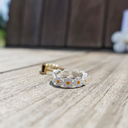 Eternal Daisy Ring