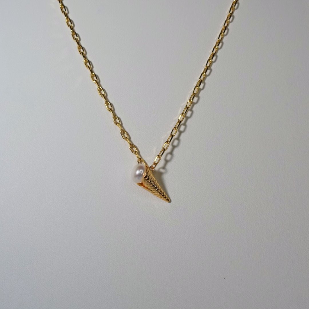 Pearl Scone Pendant Necklace