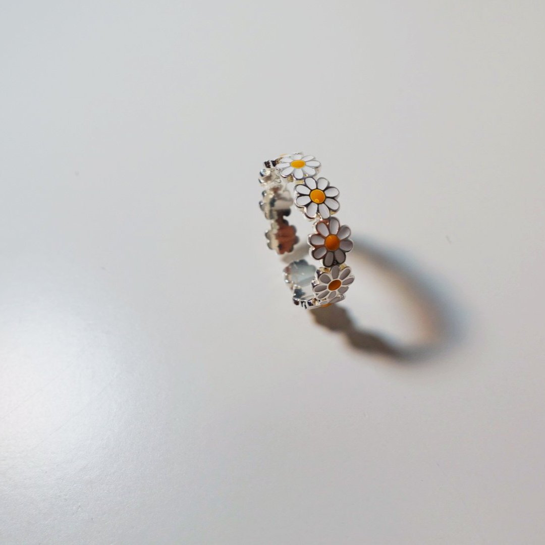 Eternal Daisy Ring