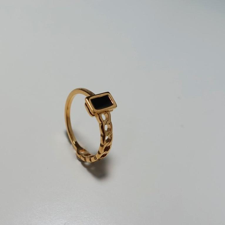 Asymmetric Black Golden Ring