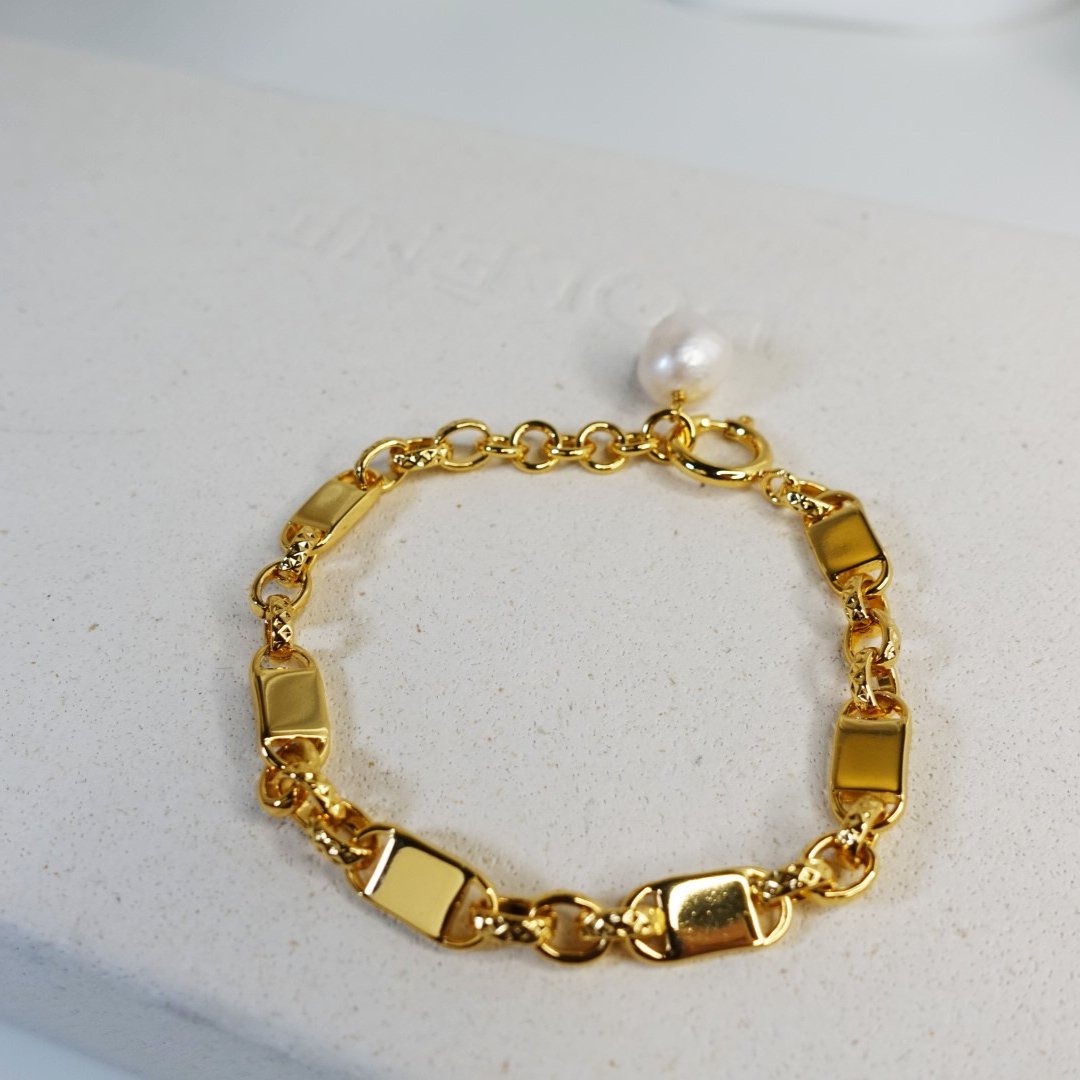 Golden pearl chain bracelet