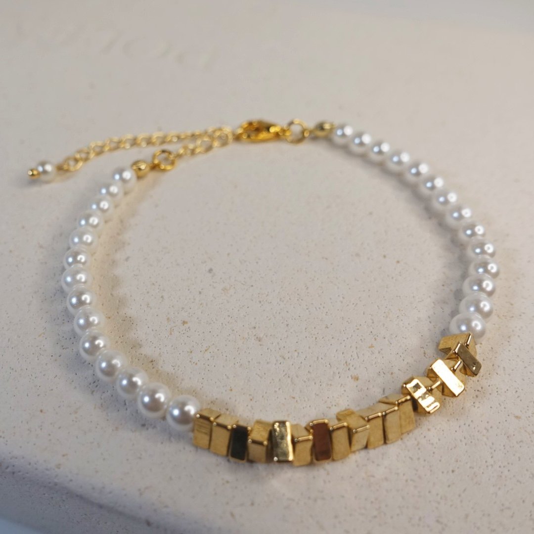 Golden pearl bracelet